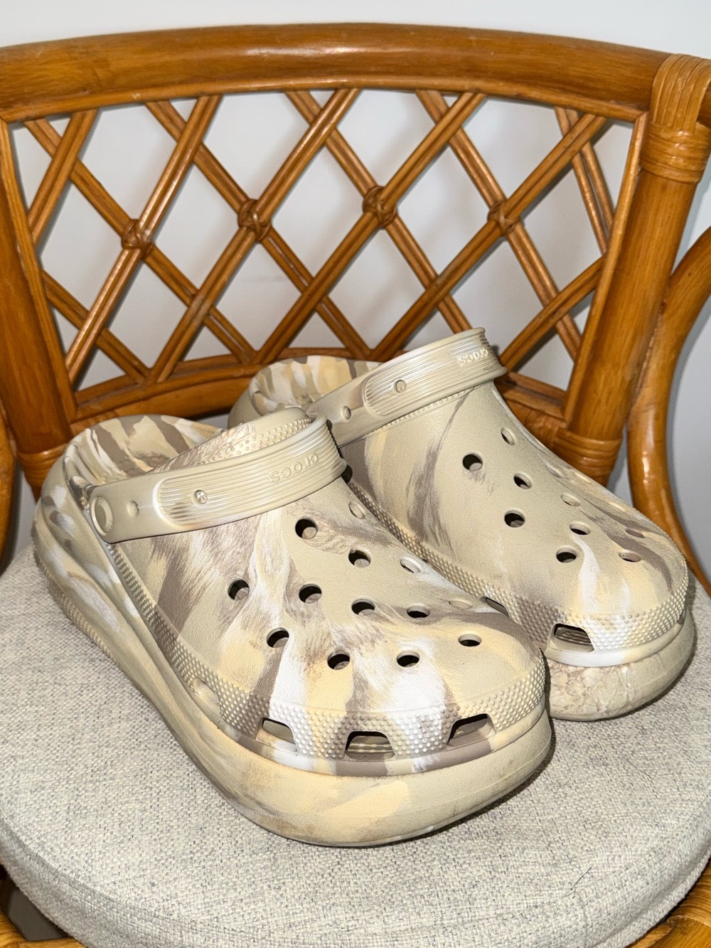 Crocs Classic Platform Clog Marble Tie Dye Beige/Cream Women’s Size 9